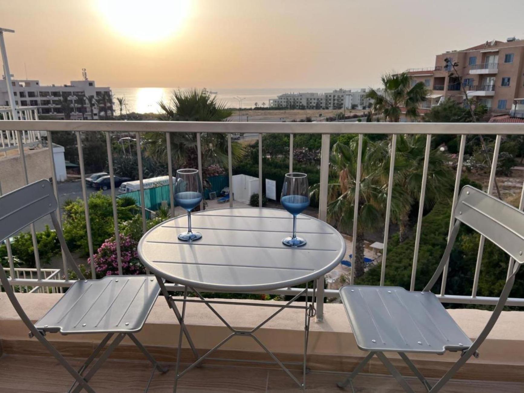 H&O Diamond Complex Sea View Apartment Paphos Exterior foto